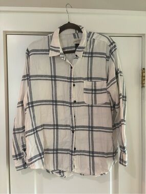 Universal Thread Light Pink and Navy Plaid Button-Down Shirt
